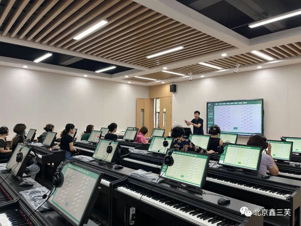 山东英才学院三芙ZHCX-21智慧钢琴教室培训圆满落幕1.jpg